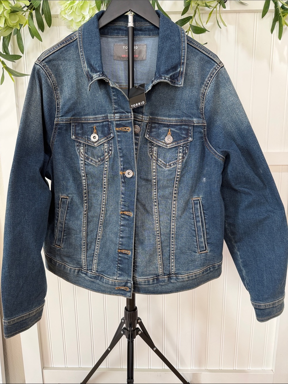 NWT! #1059 TORRID Faded Blue Jean Jacket Joe Cool Trucker! size 1
